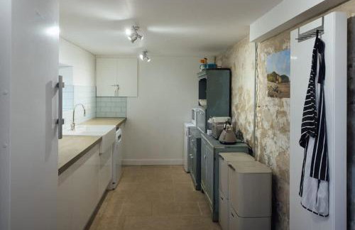 Farmhouse Charm with Modern Style in Pembrokeshire - Foto 38