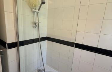 Spacious 5-Bedroom house close to station - Foto 15