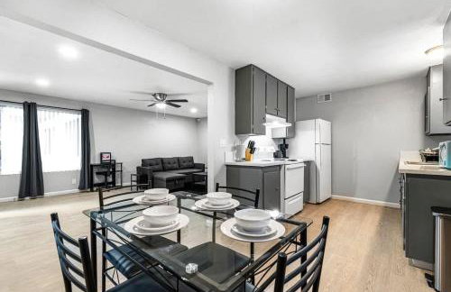 Charming Two Bedroom Sleeps 6! Close To Strip! - Foto 1