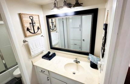 Luxury Lakefront Escape on Lake Conroe - Photo 7