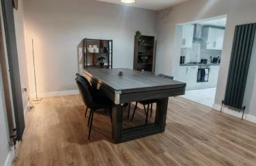 Bright 4BR Home, Outdoor Garden, Easy Parking - Foto 14