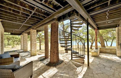 Luxury Lakefront Escape on Lake Travis - Photo 37