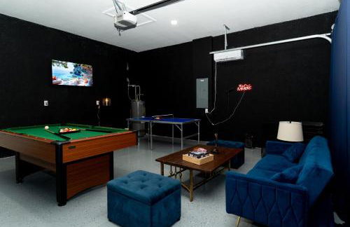 Designer Villa with Heated Pool, BBQ, Firepit, Ideal for Families & Groups - Photo 7