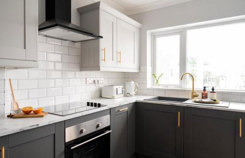 Large Luxury Solihull 5 Bedroom House - The Residence - Close to NEC - Sleeps 9 - Photo 30