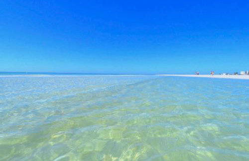 New Listing! Pool Jacuzzi, 3-min to Beach Bars & Entertainment! - Foto 62