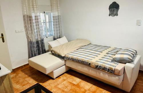 Estudio adosado acogedor con jardín, barbacoa y parking privado - Photo 12