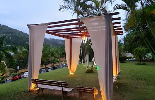 Espaçoso Flat com Varanda no Cavalinho Branco - Foto 18