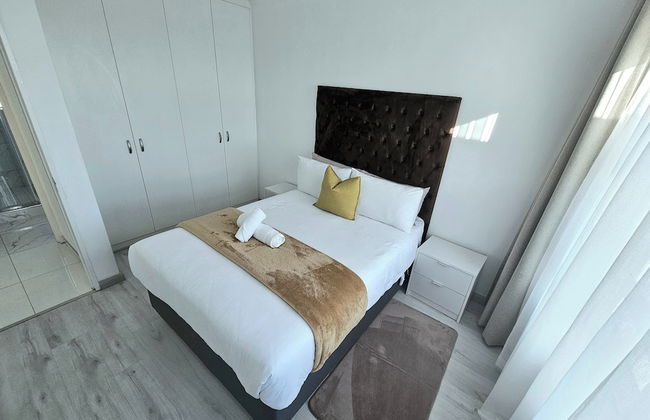 Dolphin Ridge Seaside Apartment - Photo 3