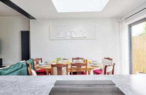 Beautiful 5 bed house, relaxing garden and driveway parking 10 min to the beach - Foto 39