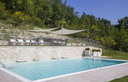 Chic Villa in Acqualagna with Hot Tub in Pool & Private Garden - Foto 58