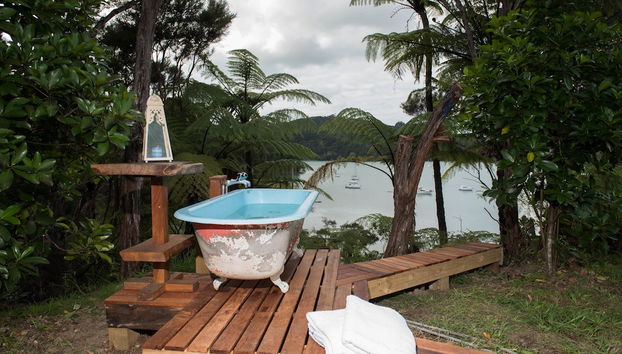 Bañera de hidromasaje al aire libre