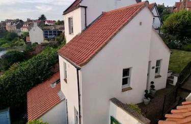 Sunshine Cottage - Photo 1