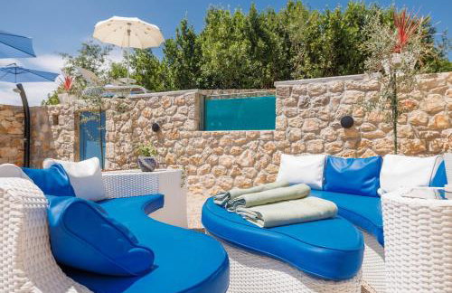 Villa Melary with Pool and Jacuzzi - Photo 26