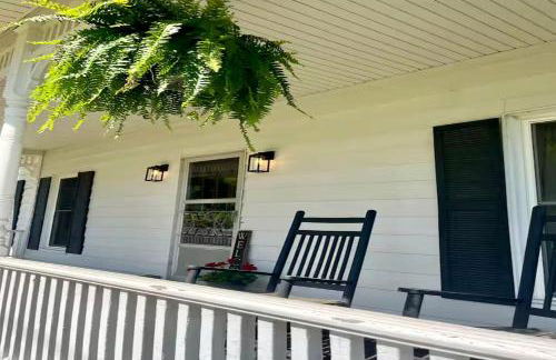 Classic Lakeside Estate Stay with Cozy Living Spaces & Outdoor Adventures in Kuttawa, Kentucky - Foto 25