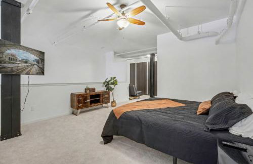 The Elevated Gallery - Historic Loft - Heart of Downtown - 98WalkScore - Foto 6