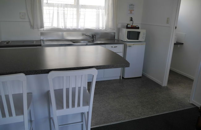 Raglan Palm Beach Motel - Photo 27