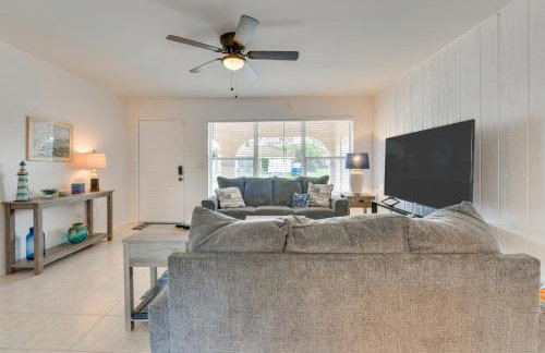 Family Friendly! Games! Waterfront North Port Home - Foto 6