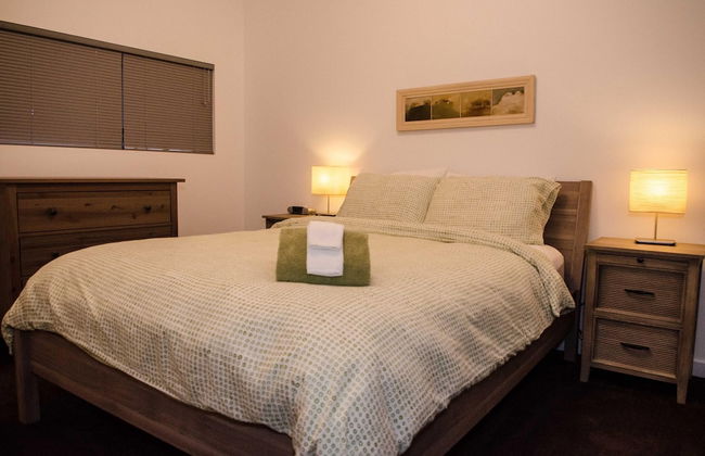 83MF - Lakeside - Hot Tub - WIFI - BBQ - Dock - Sleeps 4 NO PETS - Foto 9