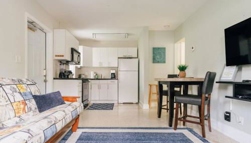 Two blocks from Beach - Walk to the water! - Foto 4