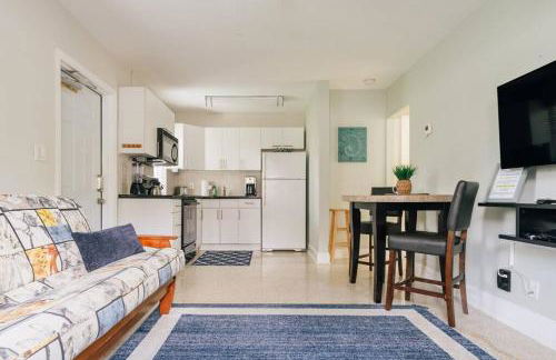 Two blocks from Beach - Walk to the water! - Foto 4