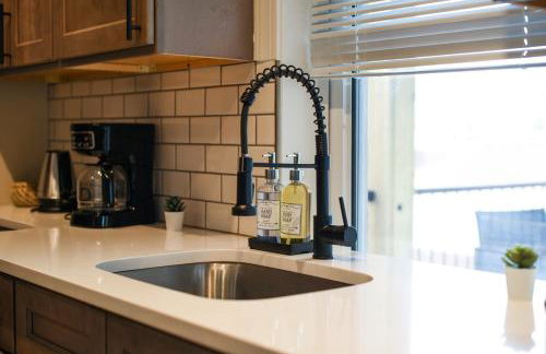 FREE Parking, Netflix in East Liberty By Parks and Uni - Foto 37