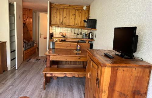 Studio Le P'tit Aigle pied des pistes et télécabine départ ski au pied - Photo 3