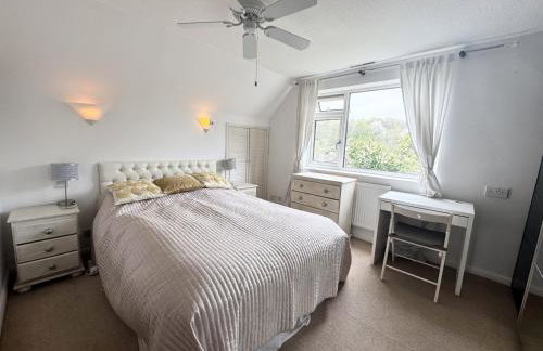 3 Bed with parking, ideal for families - Photo 6
