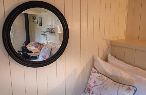 Shepherdshut-hot Tub-cotswolds-petfriendly - Photo 31