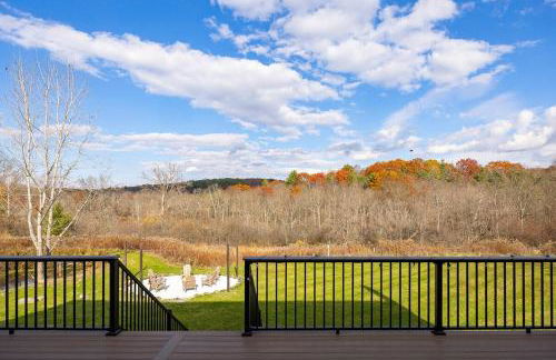 Luxury 4BR in Hudson Valley on a 8 Acre Estate - Hot Tub, Large Firepit, Oversized 38 Ft Deck! - Foto 22