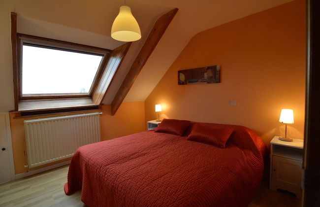 Hillside Retreat With Pond - Photo 8