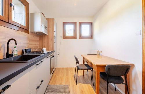 Cozy Alpine Apartment Sleeps 4, Private Parking - Foto 14