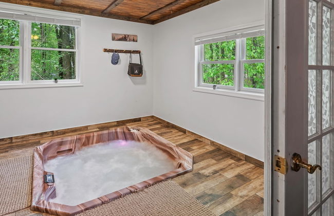 Mountain Must-have by Avantstay Indoor Hot Tub Game Room Fire Pit - Photo 2