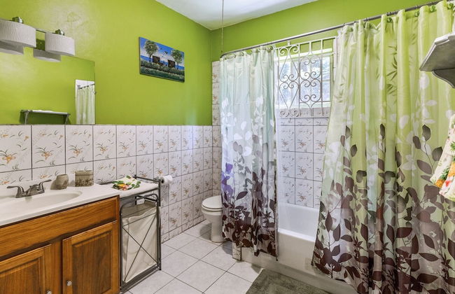 YanceyLargo- 4BR Villa Jacuzzi & Mountain Views by RedAwning - Foto 16