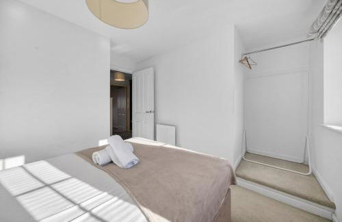 Spacious 4BR Newport Home - Ideal for Families & Groups - Foto 9