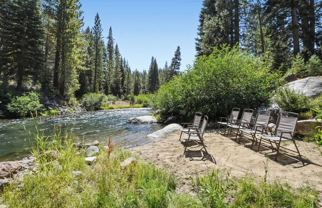 Joy on the River Stunning Waterfront Home for 10 - Foto 48