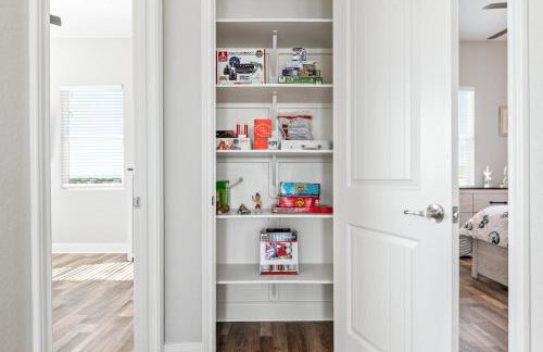 Stylish 4BR Crystal Beach Retreat Walk to Beach - Foto 27