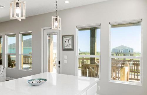 Stylish 4BR Crystal Beach Retreat Walk to Beach - Foto 11