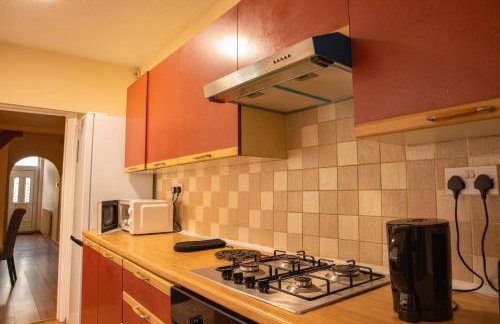 Mansfield House - Sleeps 10, Free Parking, WiFi - Weekly & Monthly Stay Deals! - Foto 9