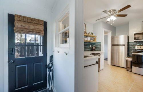 Quaint Cottage in heart of LYH - POOL with HOT TUB! - Foto 22