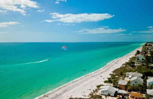 Gorgeous Waterfront! Mermaid's Retreat Wows! - Foto 28