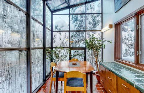 Compton's - Photo 11