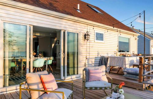 Waterfront Designer Retreat! Stunning Sunsets! Less than 5 minutes to the beach! - Foto 51