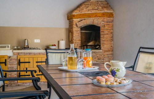 LUXURY VILLA ON SPACIOUS PRIVATE PROPERTY - Photo 12