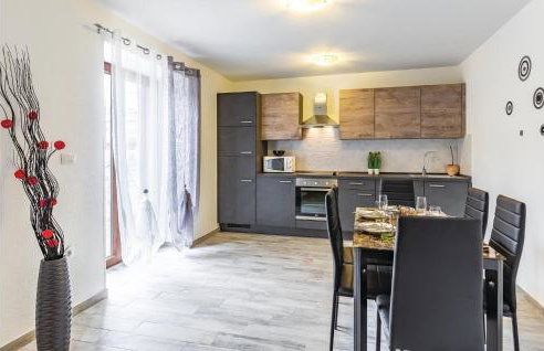 Gorgeous Home In Peruski With Wifi - Foto 9