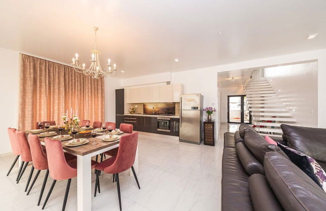 Beachfront Villa Baronessa with Pool - Photo 17