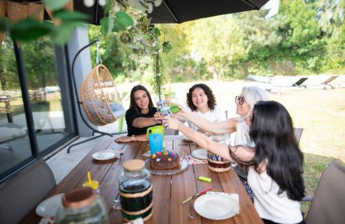 Villa à Castres, Maison 10 personnes avec piscine privée, jardin et 5 chambres - Photo 22