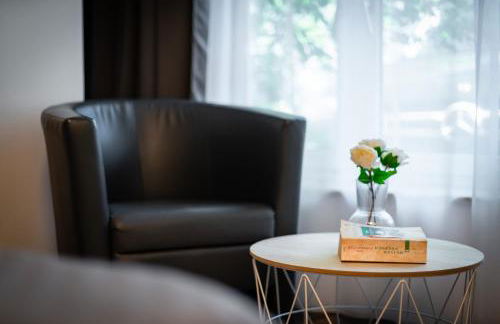 MOLA Apartments-Ferienwohnung für 5 Personen-separater Eingang-Gratis Parkplatz-Terrasse-Grill-Highspeed WLAN-auch für Langzeit geeignet - Foto 10