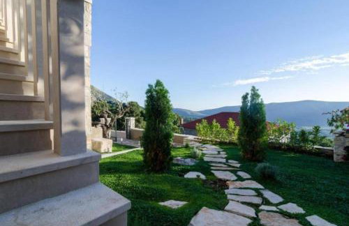 Breathtaking Scenic Villa with Pool - Photo 39