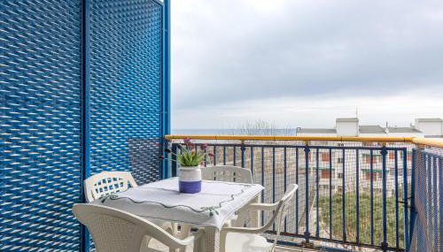 GuestHost - Comfortable Apartment with Sea View - Photo 3