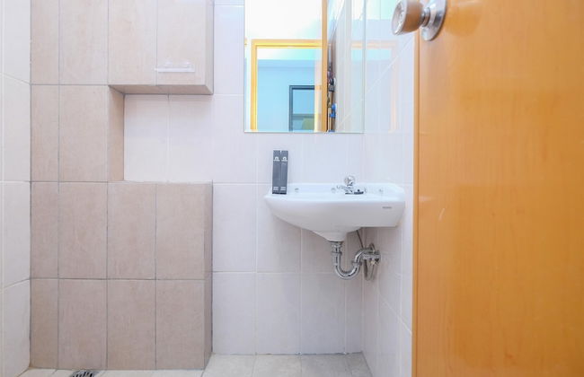 Comfort And Modern 2Br At Royal Heights Apartment - Foto 13